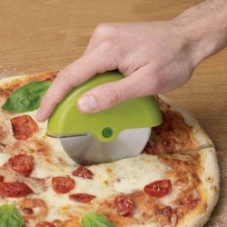 Round pizza cutter