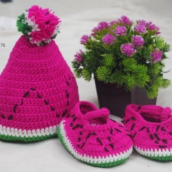Crochet baby hat and shoe set