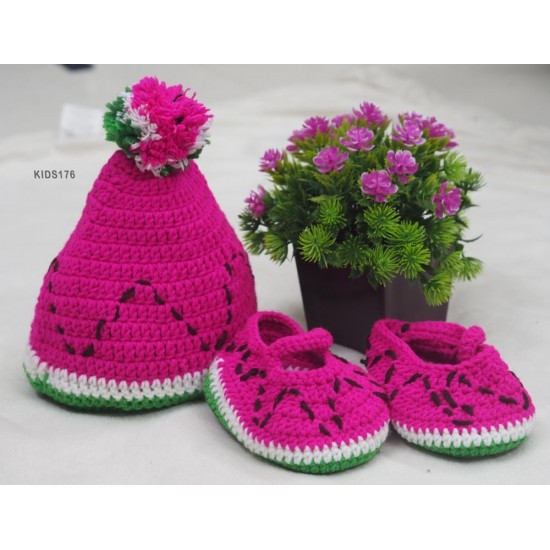 Crochet baby hat and shoe set