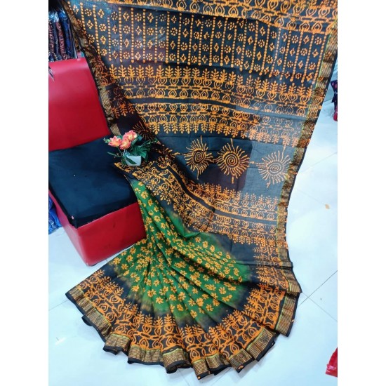 ফাল্গুনের জন্য দারুণ একটা শাড়ি